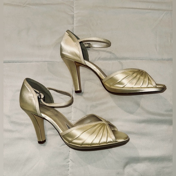 NEW - David's Bridal Michaelangelo - Ivory satin pumps - 'Gizele’ - Size 9.5 - Picture 4 of 6